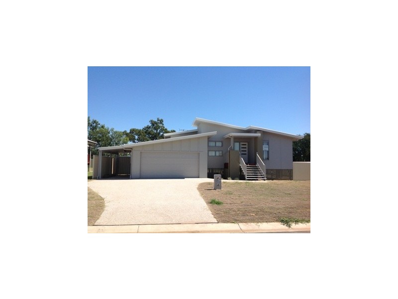 7 Ivers Pl, Emerald QLD 4720