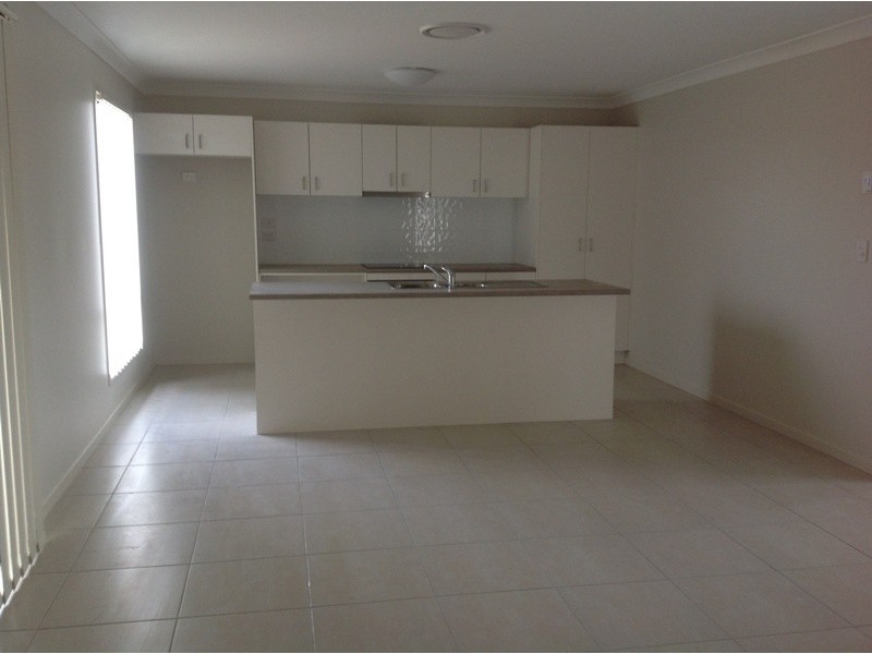 7 Ivers Pl, Emerald QLD 4720