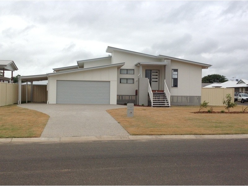 10 Ivers Pl, Emerald QLD 4720