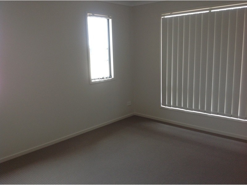 10 Ivers Pl, Emerald QLD 4720