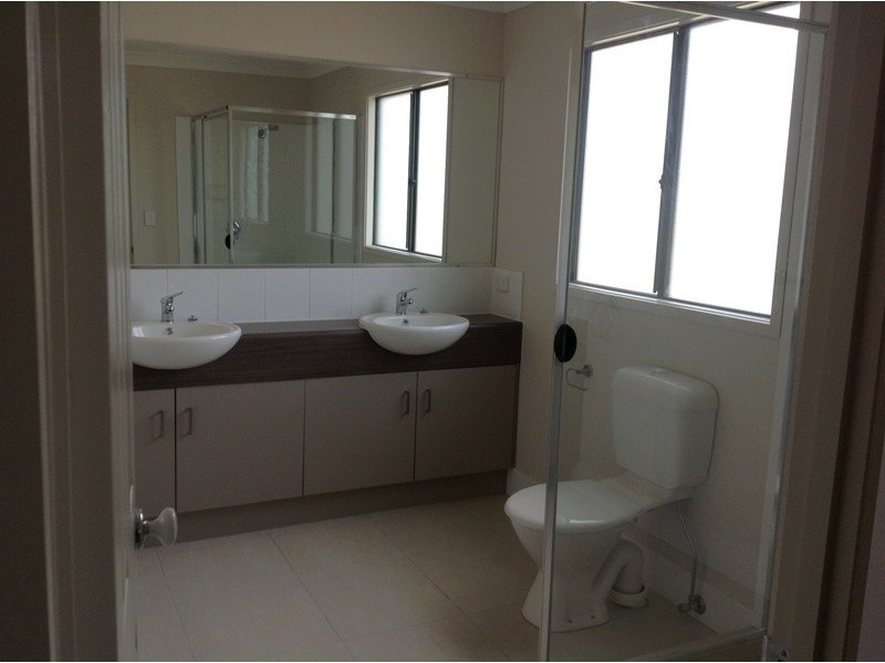 10 Ivers Pl, Emerald QLD 4720