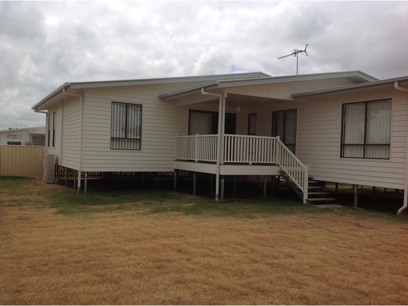 10 Ivers Pl, Emerald QLD 4720