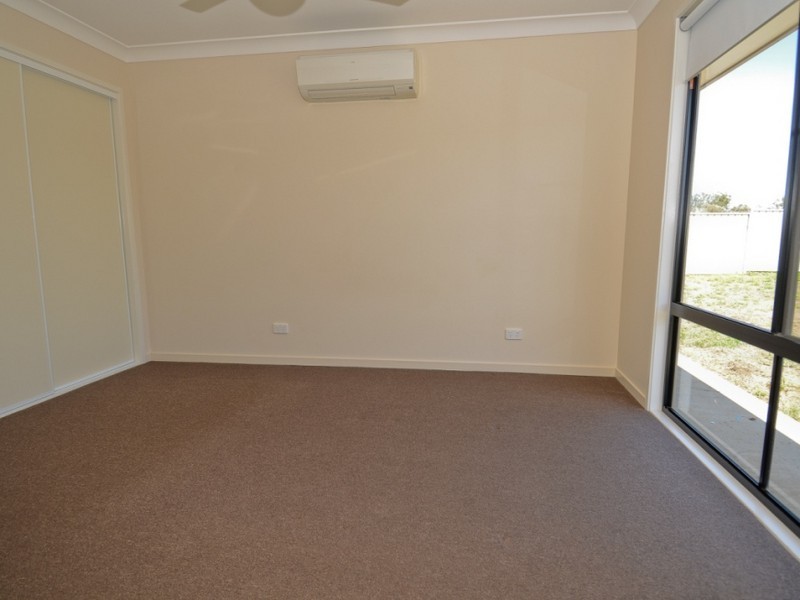 8 Baird Street, Emerald QLD 4720