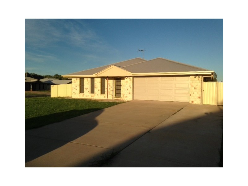 10 Bluegums Drive, Emerald QLD 4720