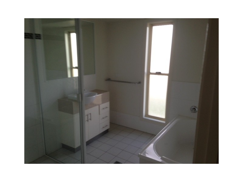 10 Bluegums Drive, Emerald QLD 4720