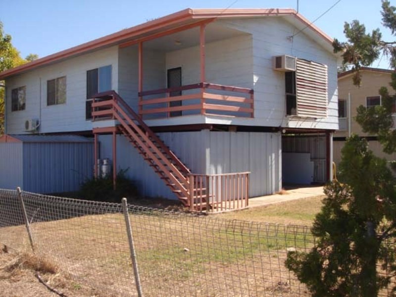 16 Roxburg Street, Capella QLD 4723