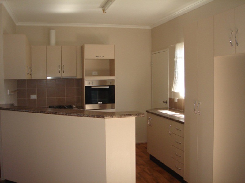 16 Roxburg Street, Capella QLD 4723