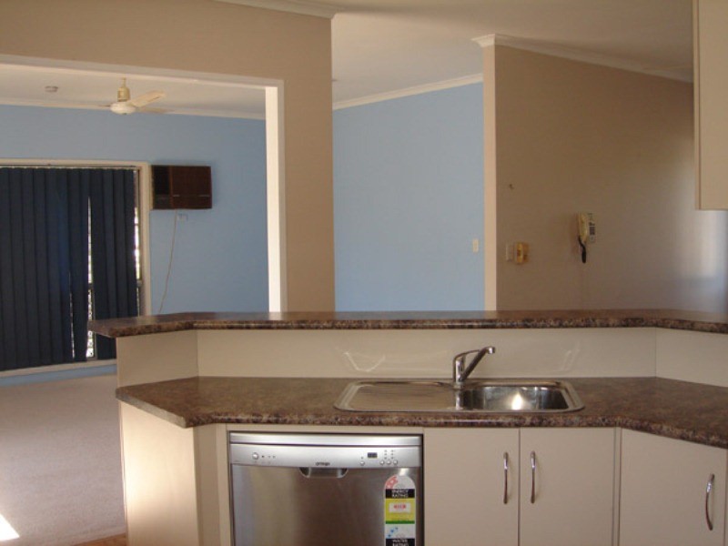 16 Roxburg Street, Capella QLD 4723