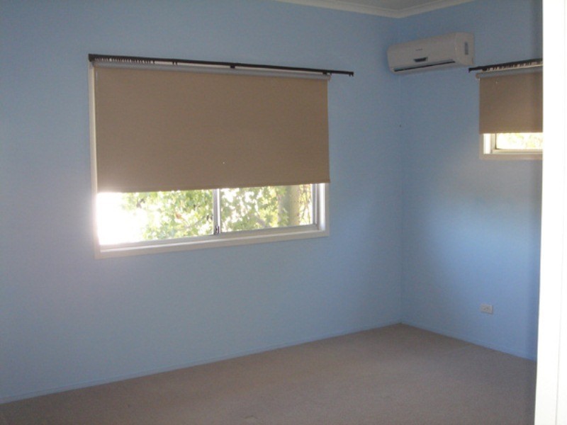 16 Roxburg Street, Capella QLD 4723