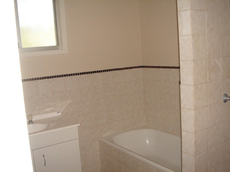 16 Roxburg Street, Capella QLD 4723