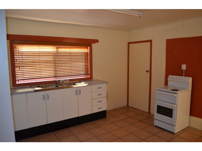 14 Gladstone Street, Emerald QLD 4720