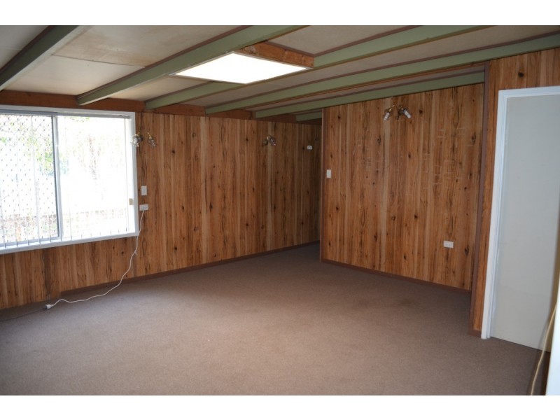 14 Gladstone Street, Emerald QLD 4720