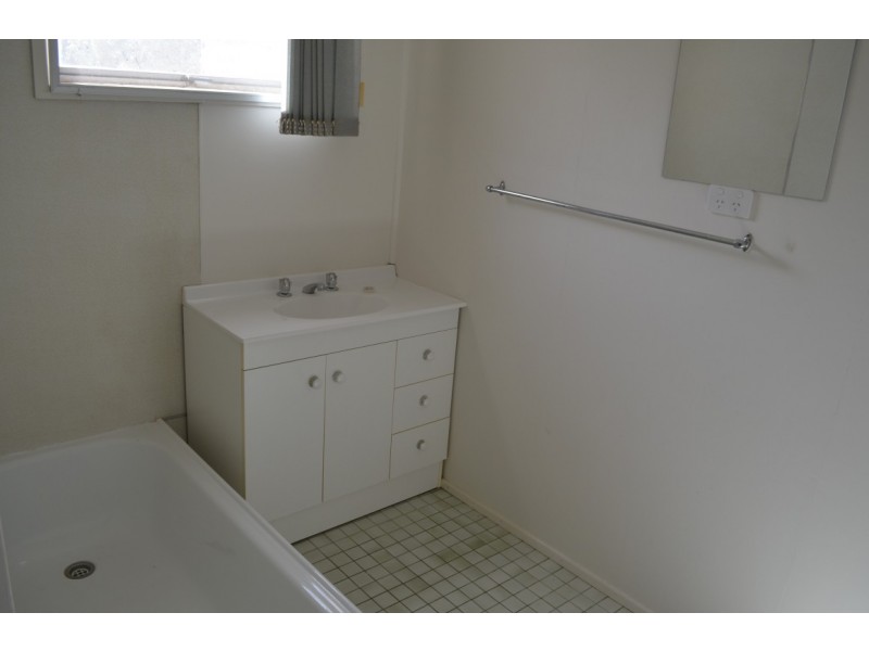 14 Gladstone Street, Emerald QLD 4720