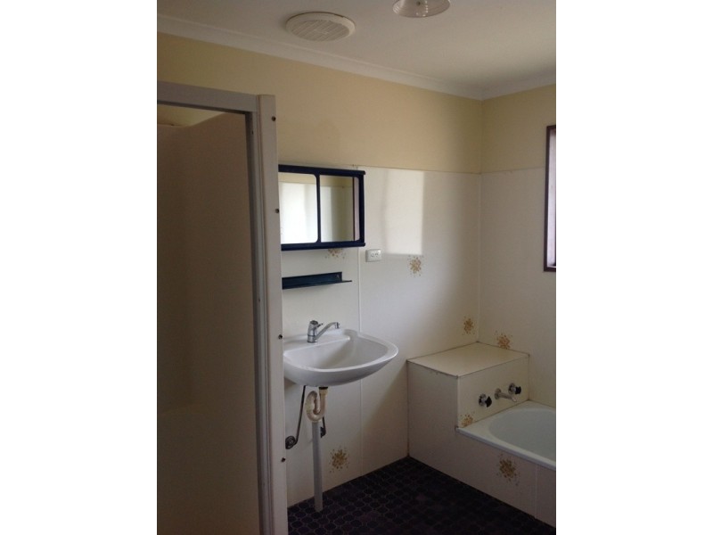 40 Mellish Crescent, Emerald QLD 4720