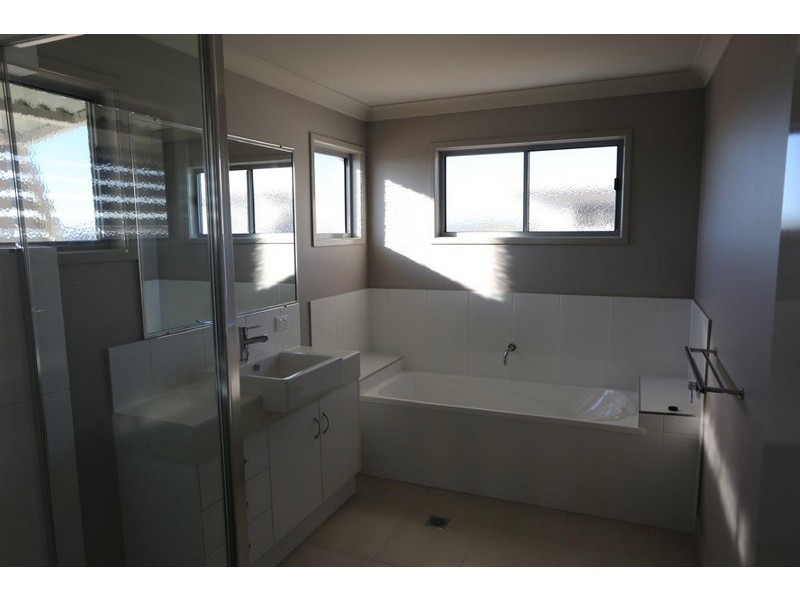 2/44 Kassidy Drive, Emerald QLD 4720