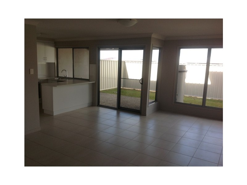 3/44 Kassidy Drive, Emerald QLD 4720