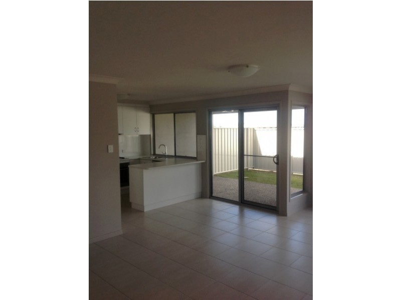 4/44 Kassidy Drive, Emerald QLD 4720