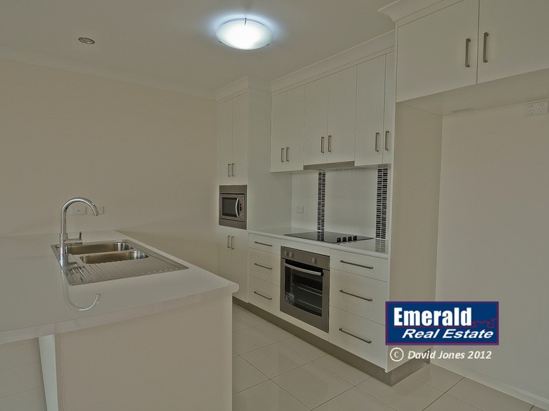 3-29 Scenic Dr, Emerald QLD 4720
