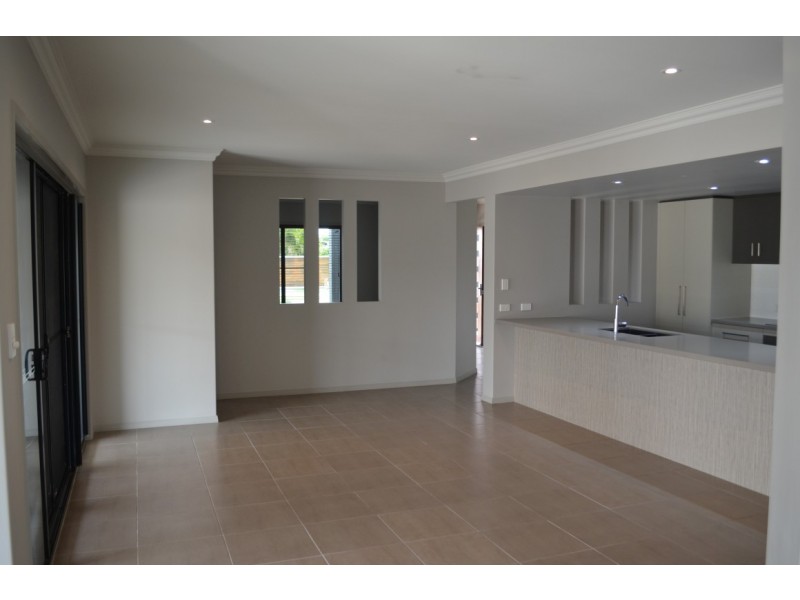 9 Desgrand Street, Emerald QLD 4720