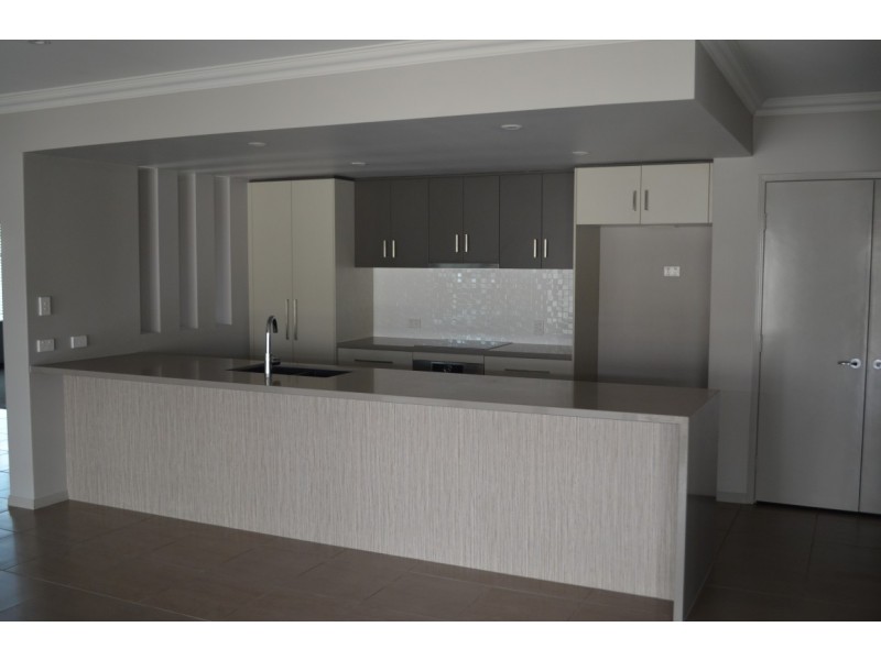 9 Desgrand Street, Emerald QLD 4720