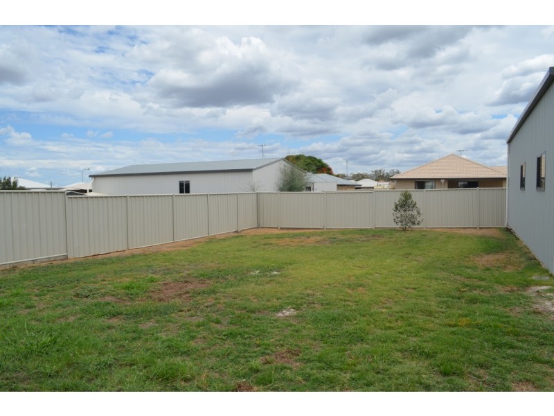 9 Desgrand Street, Emerald QLD 4720