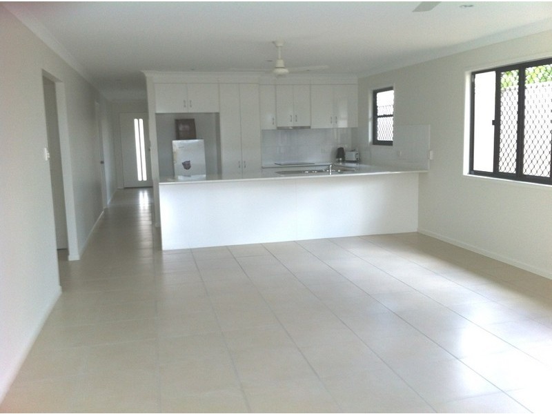 1/1 Easton Street, Emerald QLD 4720