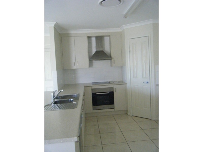 1/16 Joel Earnest Drive, Emerald QLD 4720