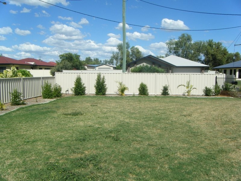 1/16 Joel Earnest Drive, Emerald QLD 4720