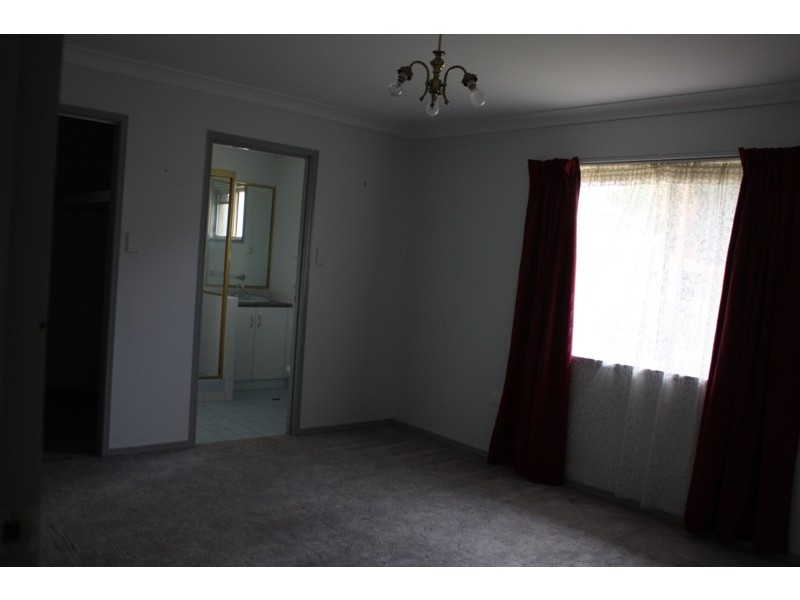 25 staal crescent, Emerald QLD 4720