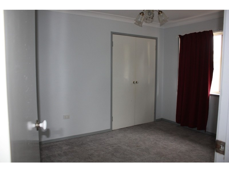 25 staal crescent, Emerald QLD 4720