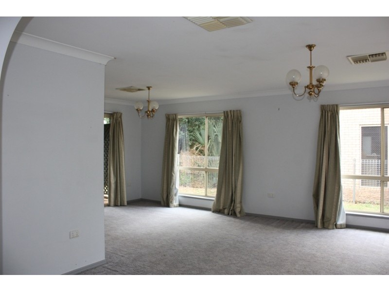 25 staal crescent, Emerald QLD 4720