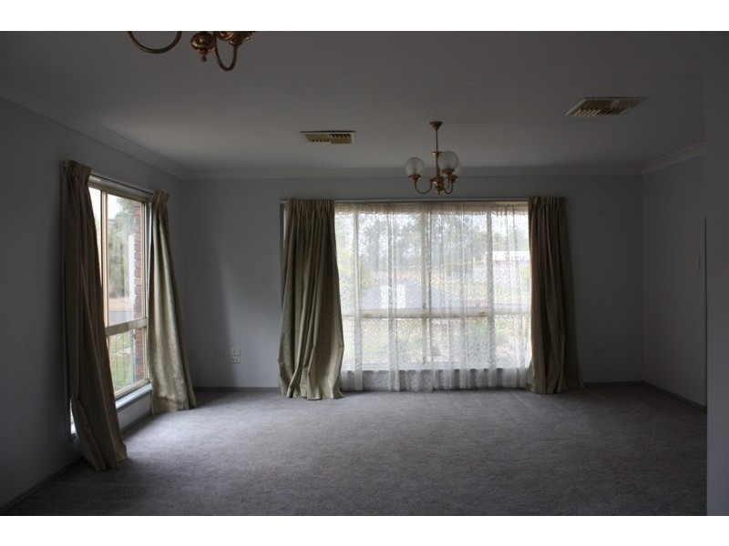 25 staal crescent, Emerald QLD 4720