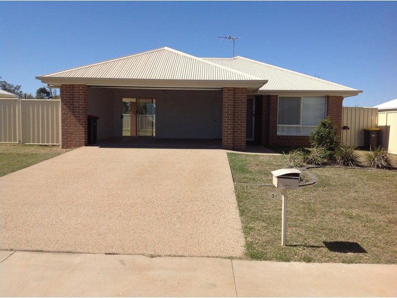 31 Lakeside Drive, Emerald QLD 4720