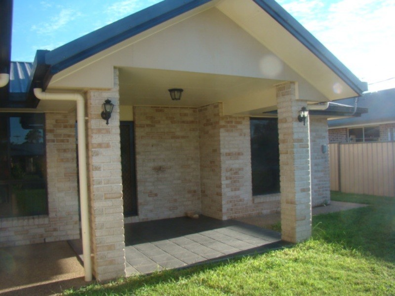 17 Crinum Crescent, Emerald QLD 4720