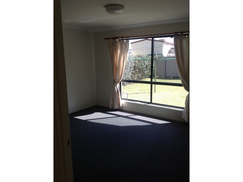 17 Crinum Crescent, Emerald QLD 4720