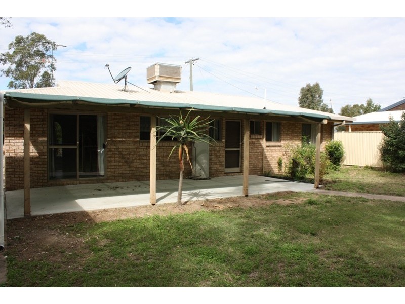 8 Wilby Place, Emerald QLD 4720