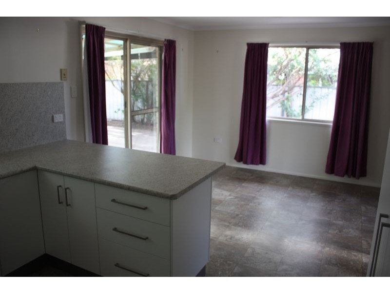 8 Wilby Place, Emerald QLD 4720