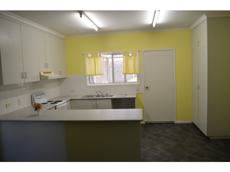 15 Barry Street, Emerald QLD 4720