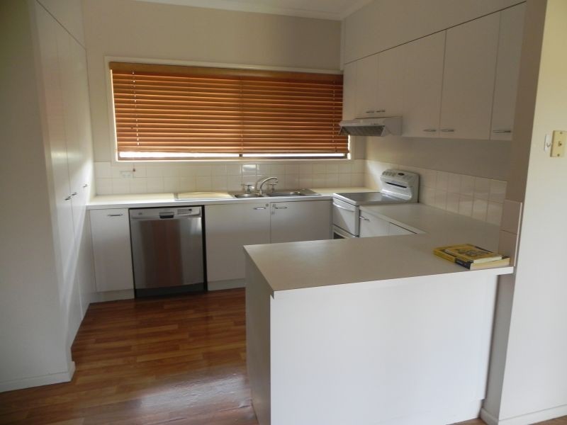 5 Dawn Crescent, Emerald QLD 4720