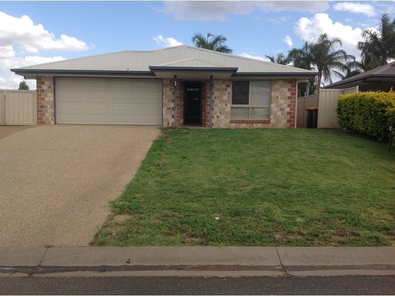 19 Berthun Street, Emerald QLD 4720