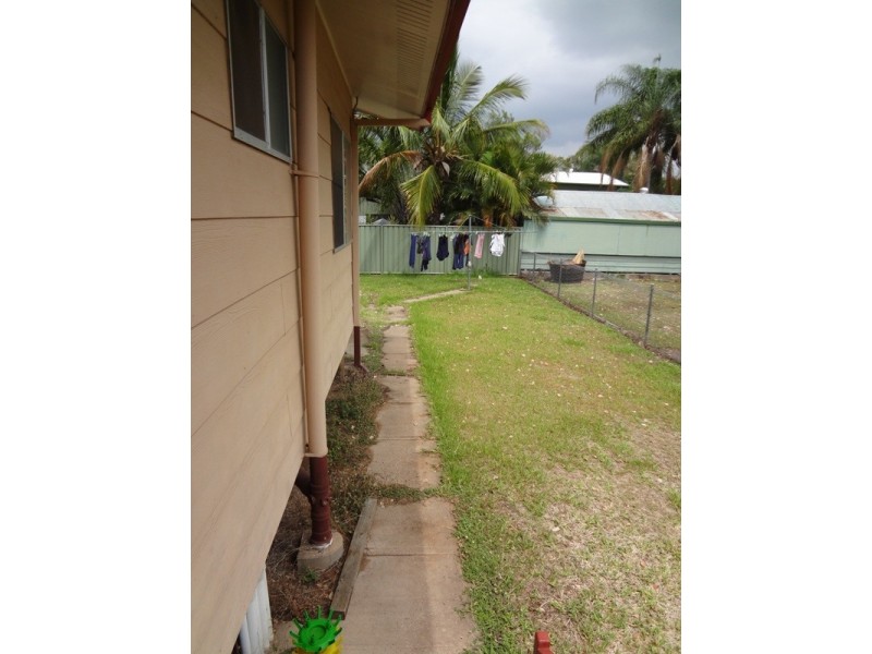 17 Centenary Drive, Emerald QLD 4720