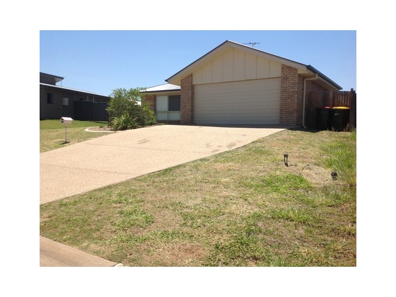 62 LAKESIDE DR, Emerald QLD 4720