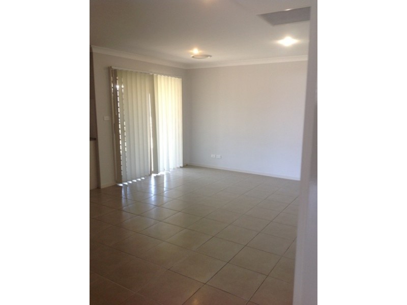 62 LAKESIDE DR, Emerald QLD 4720