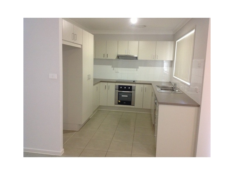 62 LAKESIDE DR, Emerald QLD 4720