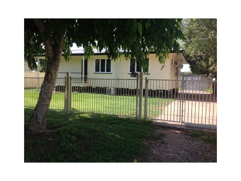 16 Racecourse Rd, Emerald QLD 4720