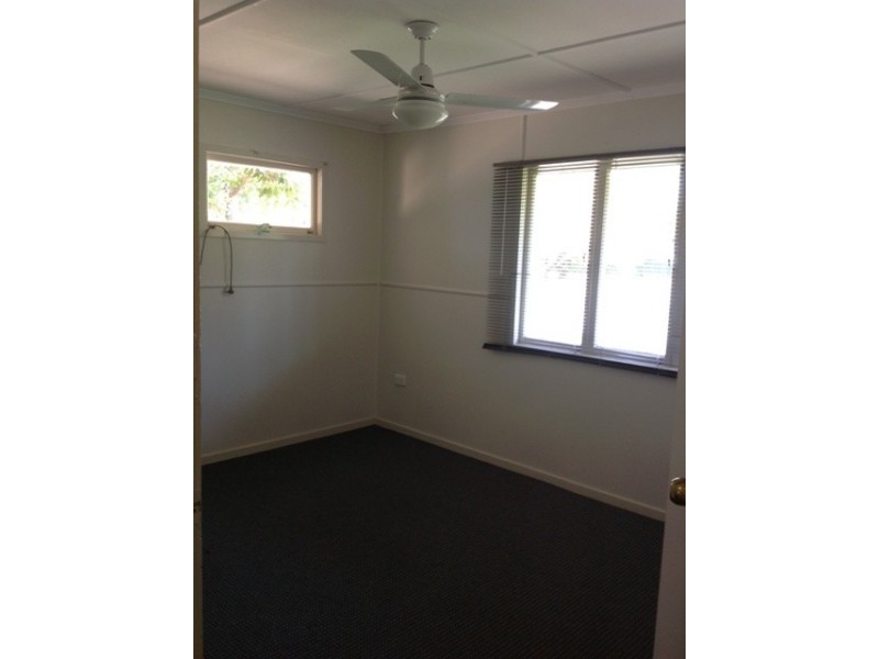 16 Racecourse Rd, Emerald QLD 4720