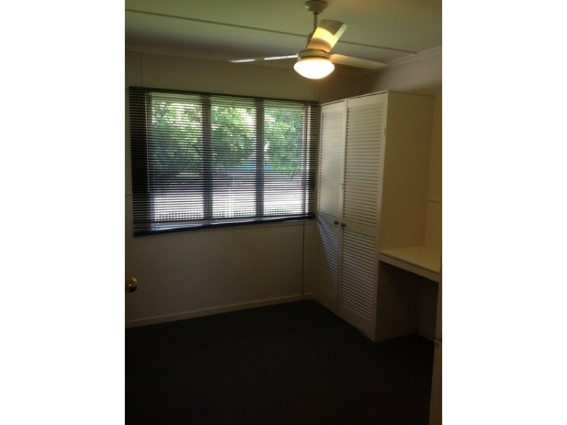 16 Racecourse Rd, Emerald QLD 4720