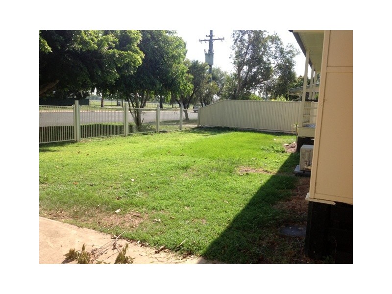 16 Racecourse Rd, Emerald QLD 4720