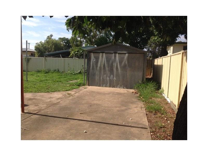 16 Racecourse Rd, Emerald QLD 4720