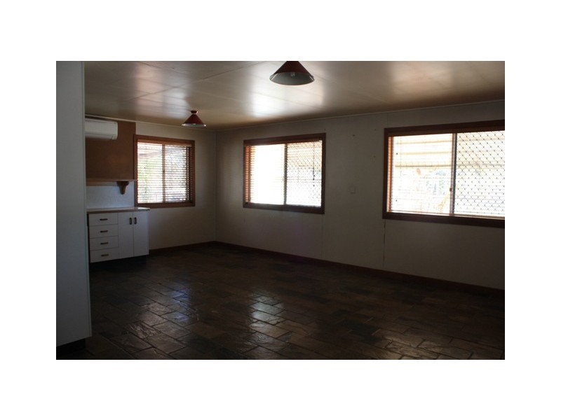 16 Old Airport Dr, Emerald QLD 4720